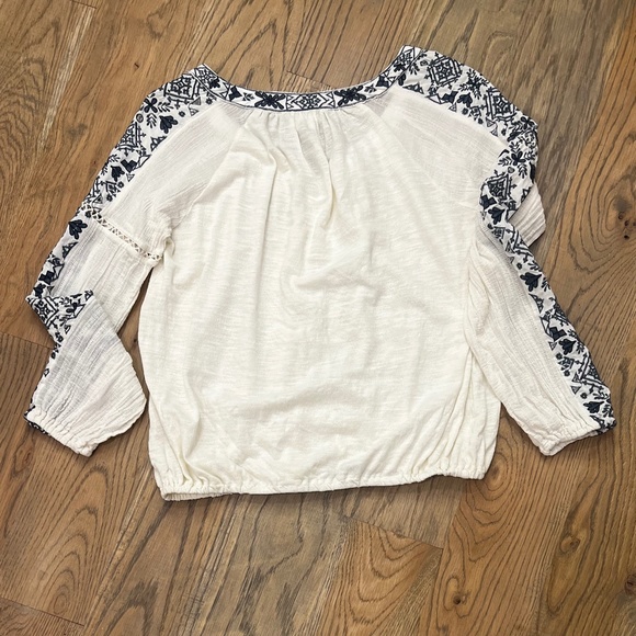 Boho! Akemi + Kin {Anthro} Embroidered White & Navy Blue Peasant Blouse | Small - Picture 3 of 11
